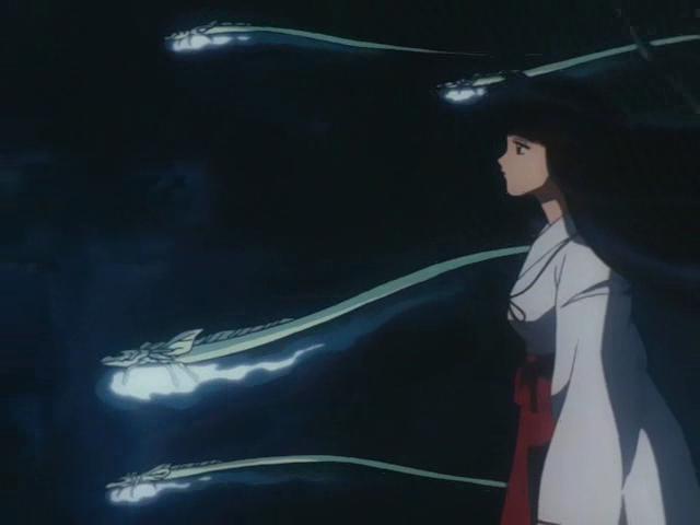 Otaku Gallery  / Anime e Manga / Inu-Yasha / Screen Shots / Episodi / 022 - Il sorriso malvagio, Kikyo tra la vita e la morte / 207.jpg